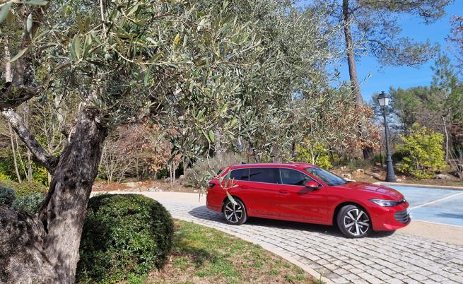  Passat се преражда за девети път в продължение на 51 години, за което време е осъществил продажби в тираж над 34 млн. 