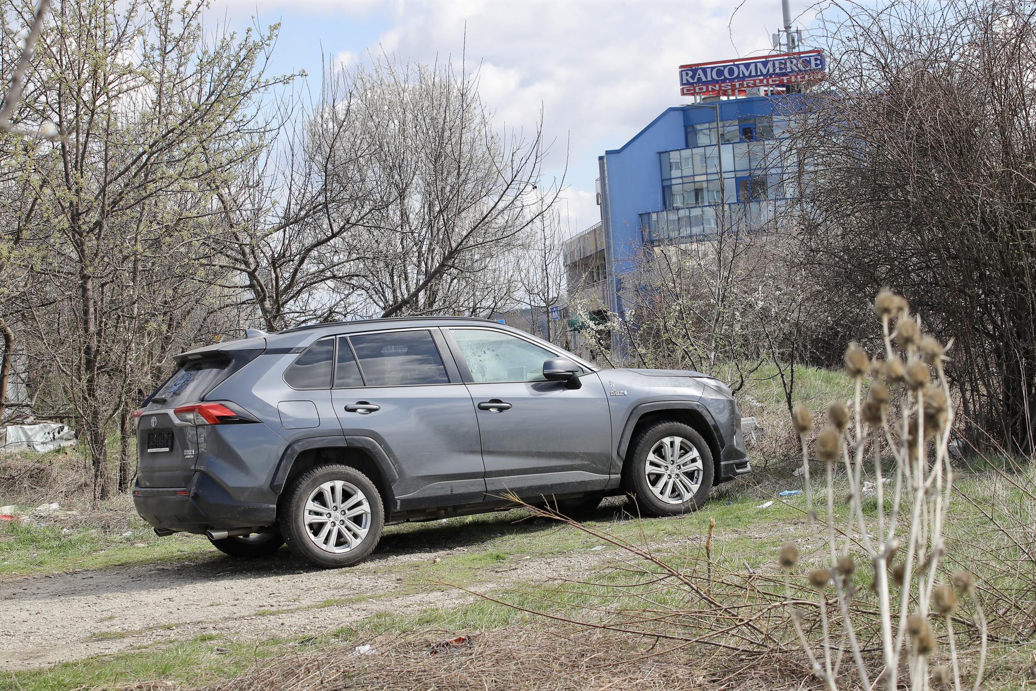 джипа на Лена Бориславова