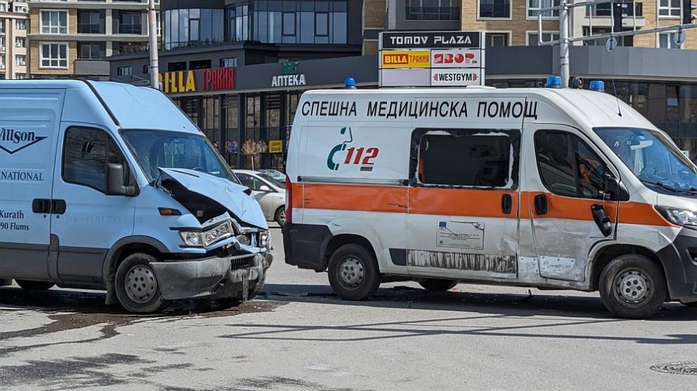Лекар пострада при катастрофа с линейка в Пловдив. Сигналът за