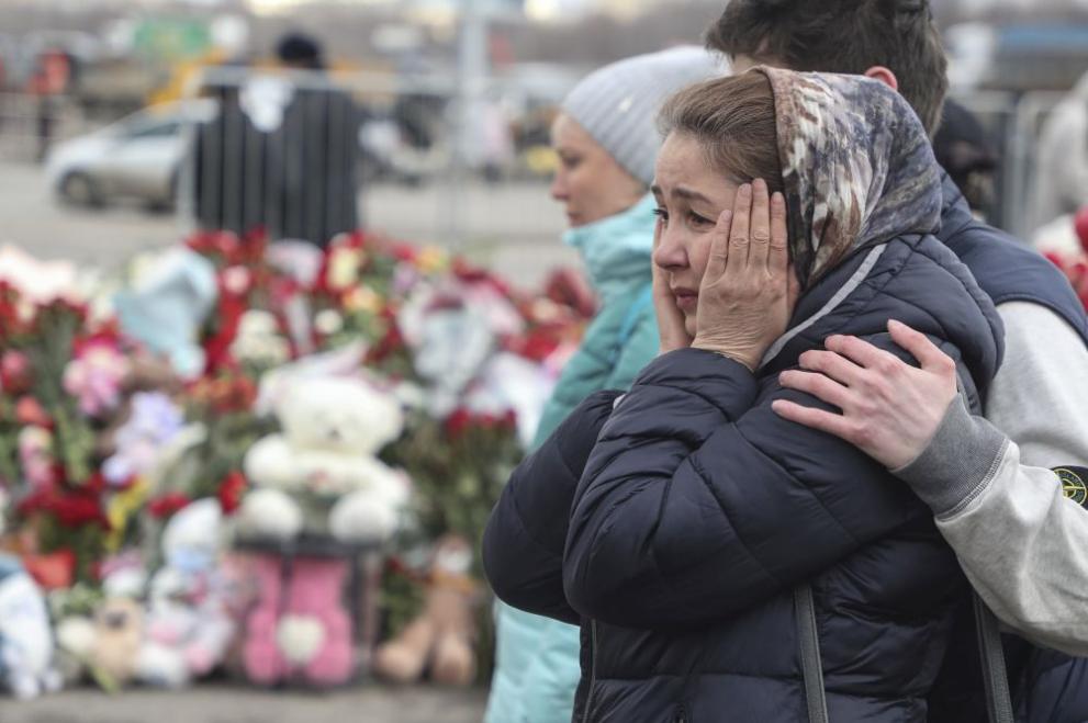 Десетина търговски центъра в Москва бяха евакуирани следобед заради бомбени