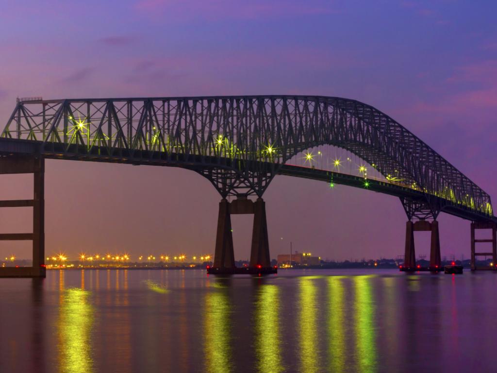 Мостът Франсис Скот Кий в Балтимор се срути рано сутринта във вторник,