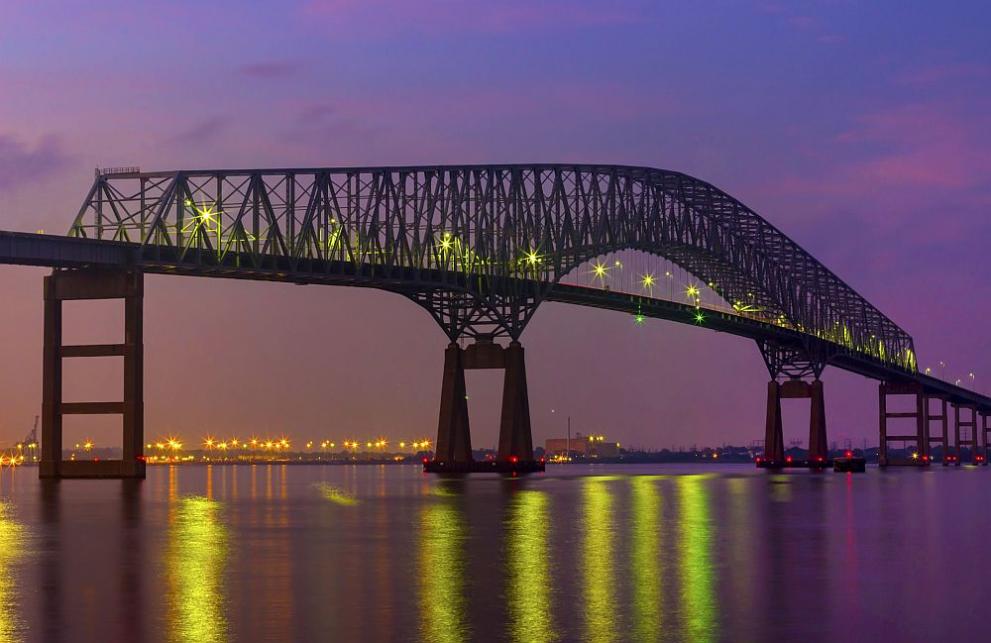 Мостът Франсис Скот Кий в американския град Балтимор се срути