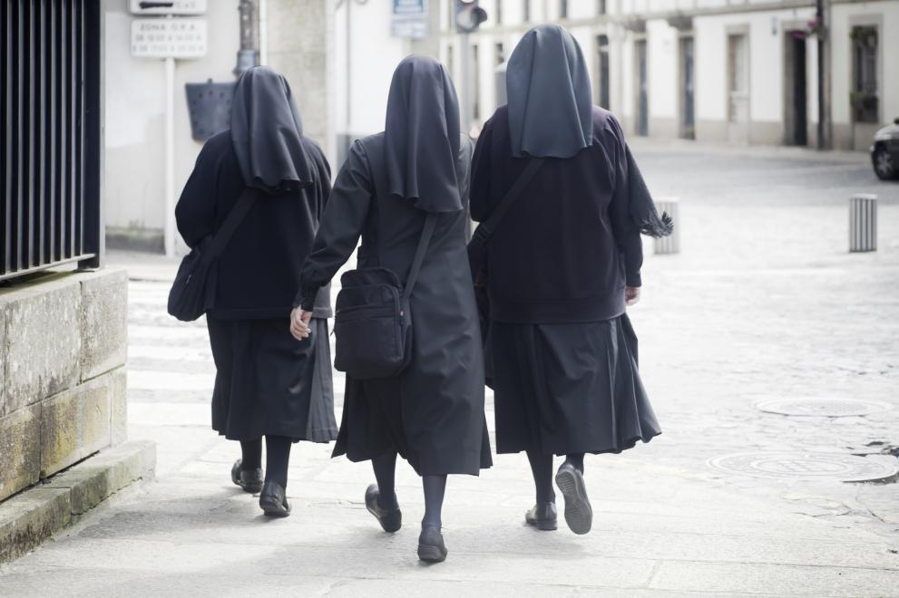 Група пеещи монахини от Съсекс заявиха, че са шокирани от
