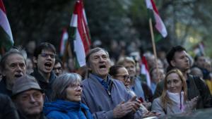 Хиляди унгарци снощи протестираха в Будапеща срещу правителството на десния
