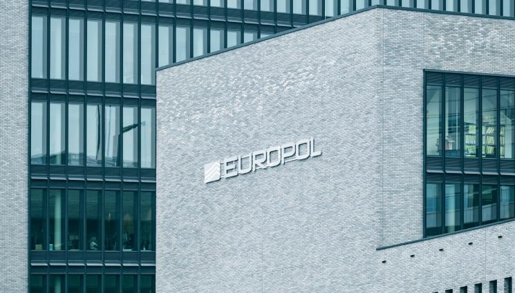 Европол - СКАНДАЛ В ЕВРОПА: Изтекоха личните данни на фешката на Европол и заместниците й!