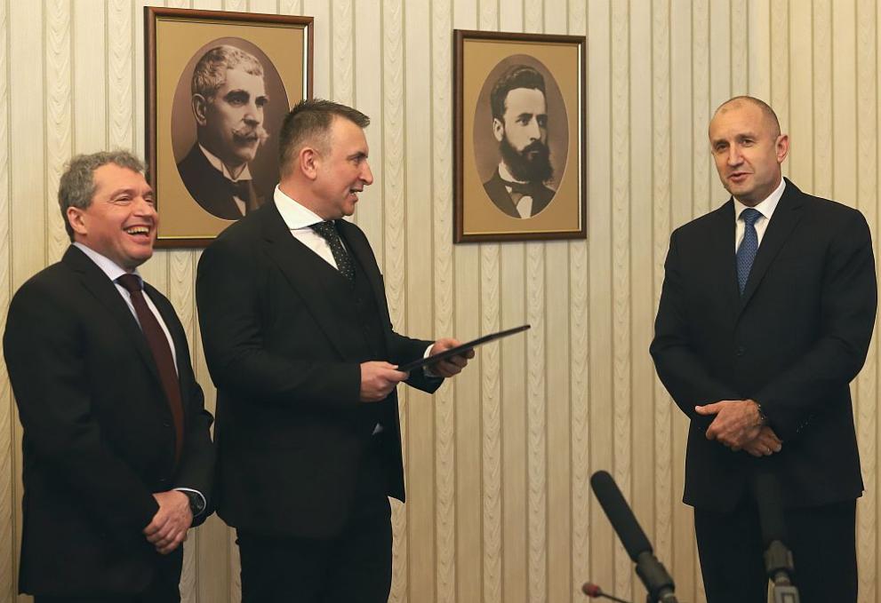 Държавният глава Румен Радев връчи третия мандат за съставяне на