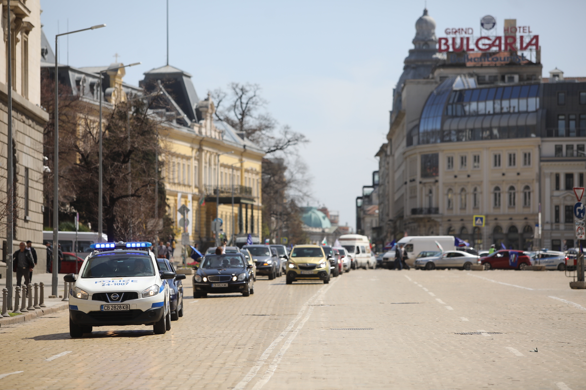 <p>Протест и автошествие на синдикат &quot;Защита&quot; в центъра на София</p>