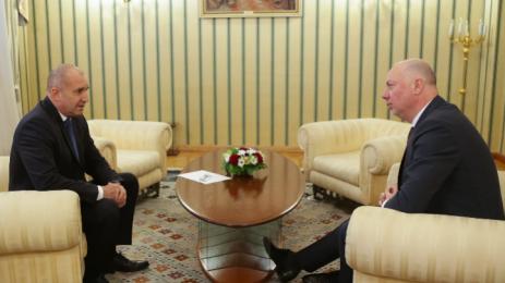 СЛУЖЕБНИЯТ КАБИНЕТ СЕ ПЕЧЕ: Румен Радев се среща с кандидатите за премиер