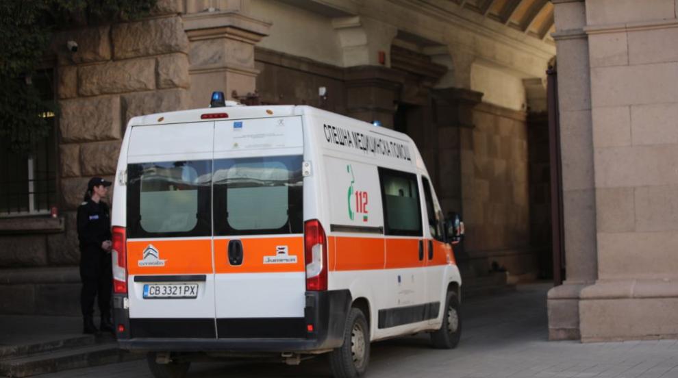 Пътничка е пострадала при катастрофа между кола и тролей в София