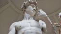 Италия брани „мъжкото достойноство“ на Давид от Микеланджело от туристическия кич