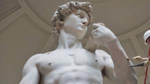 Италия брани „мъжкото достойноство“ на Давид от Микеланджело от туристическия кич