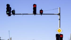 Нова наредба предвижда връщането на светофарите със секундарен брояч Той