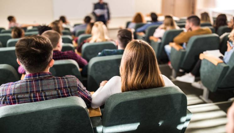 студенти - Отлагат безплатното обучение на студентите!