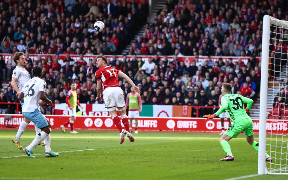 Нападателят на Нотингам Форес – Крис Ууд, отново имаше важна