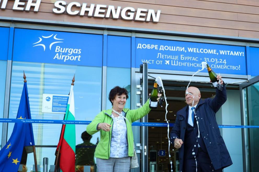 Снимка: Как летищата във Варна и Бургас посрещнаха присъединяването ни в Шенген по въздух