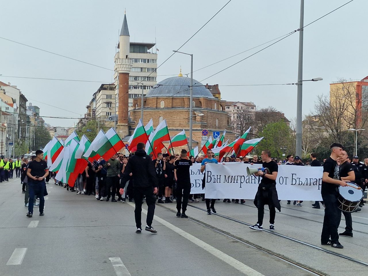 <p>Протест под наслов &quot;Вън мигрантите от България&quot; се проведе в София. Той беше организиран от младежки организации в социалните мрежи. Това предаде БНТ.</p>