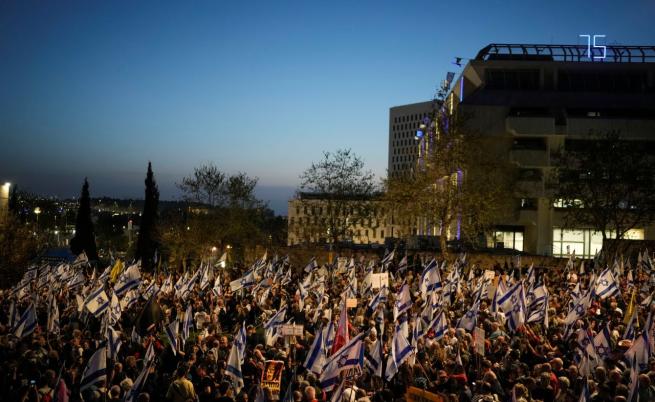 Десетки хиляди протестират срещу Нетаняху
