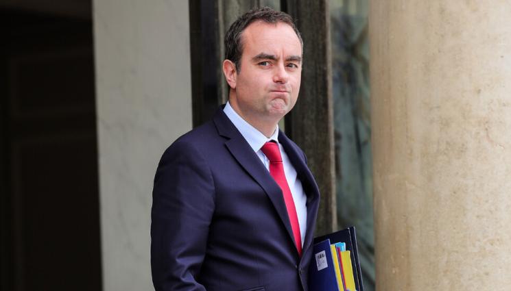 Себастиен Лекорню - Макрон хвърля Лекорню в огъня: Нов премиер с мисия невъзможна?