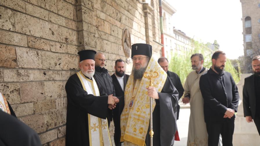 <p>Заупокойна молитва по повод 20 дни от кончината на патриарх Неофит (СНИМКИ)</p>