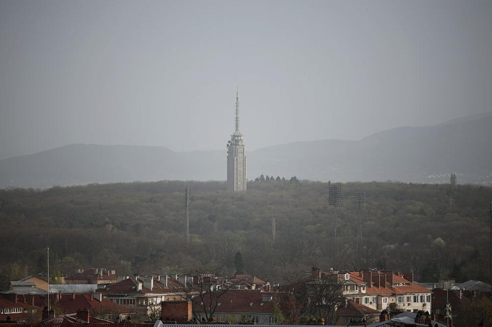 Над България и през днешния ден ще има пренос на