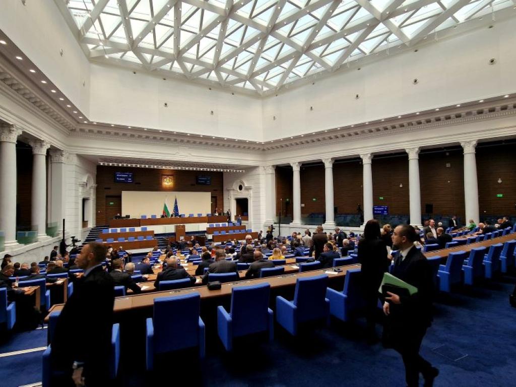 Заседанието на Народното събрание беше закрито за изслушване на министъра