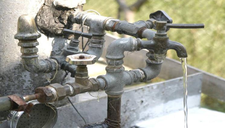 тръби вода - ЗАРАДИ БЕЗВОДИЕТО: Сметната палата влиза в две министерства