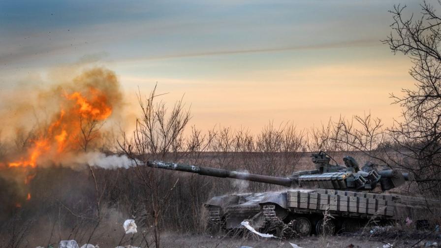 Украински танк в района на град Часов Яр обстрелва руски позиции, 29 февруари 2024 година