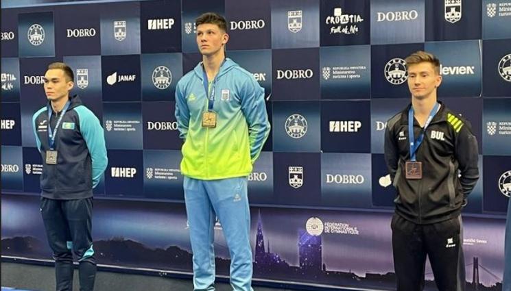 Кевин Пенев Световна купа бронзов медал - Кевин Пенев с бронзов медал на земя от Световната купа по спортна гимнастика