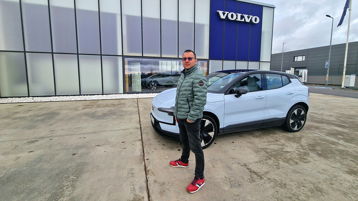 Volvo EX30 ?>