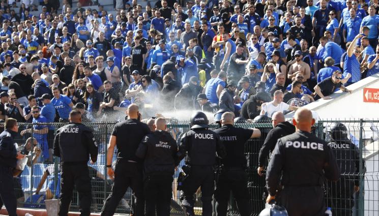 вечно дерби фенове - Левски и ЦСКА призоваха привържениците си да не допускат прояви на вандализъм в столичното метро
