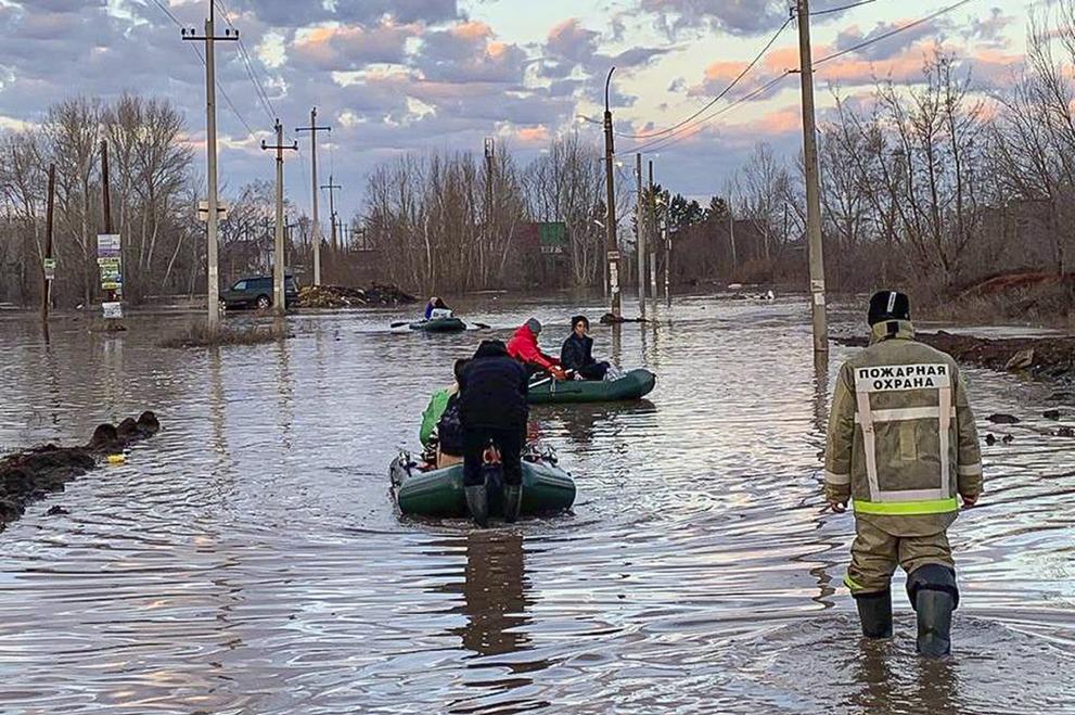 Повече от 10 400 жилища в Русия са наводнени, съобщи