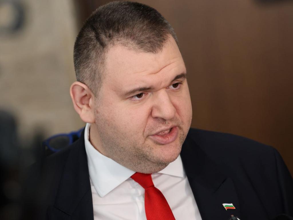 Председателят на ДПС Делян Пеевски упражни правото си на глас