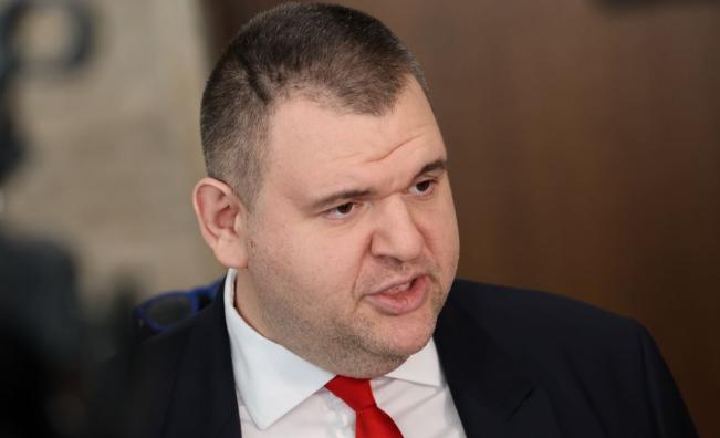 <p>Пеевски: Това е най-големият корупционен скандал, който сме имали в България</p>