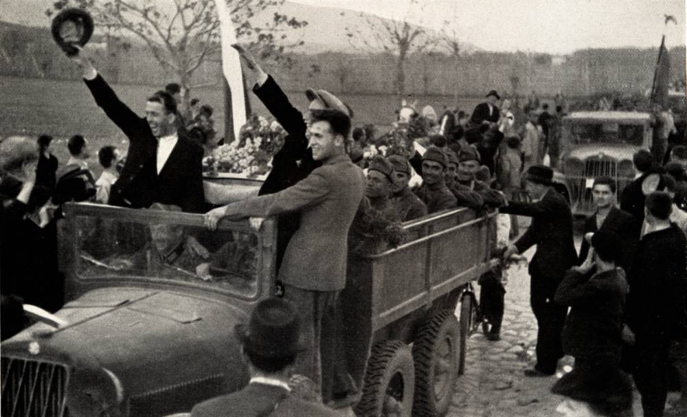  Македонски българи посрещат българските войски по време на Втората световна война