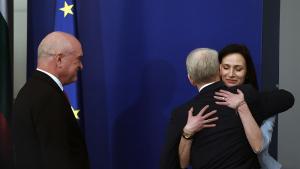 прегръдка Габриел Денков