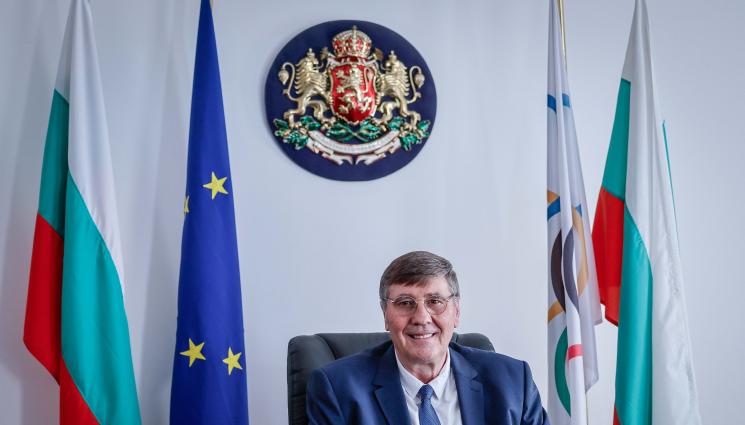 Георги Глушков - Георги Глушков пое властта в ММС