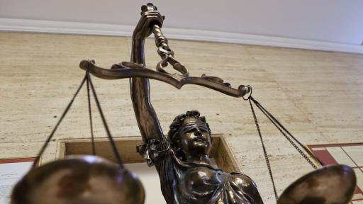 Обвинение за подкуп срещу един от задържаните митничари на ГКПП „Калотина“