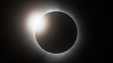 Популярността на хита на Bonnie Tyler скочи заради затъмнението