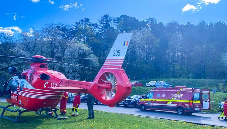 хеликоптер - ГЕРОИ ВЪВ ВЪЗДУХА: Хеликоптер качи бебе само на 8 часа с опасност за живота