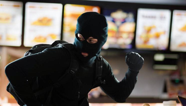 кражба крадец - БЪРЗИ РЪЦЕ: Арестуваха варненец, шетал с дни в дрогерия, друг