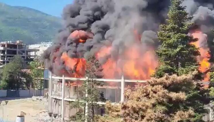 копието на софийския цирк в Скопие - Изгоря копието на софийския цирк в Скопие