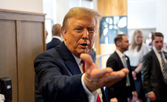  Бившият президент на Съединени американски щати Доналд Тръмп взе участие в предизборна демонстрация в Атланта, 10 април 2024 година 