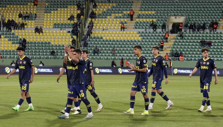 Фенербахче - Наложиха солена глоба на „фенерите“ за своеволието им за Суперкупата