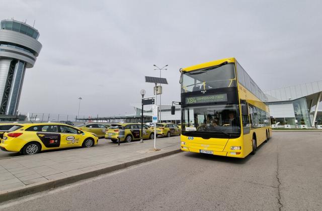 Снимка: Пускат двуетажни автобуси от гарата до летището в София