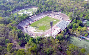 Демонтажът на стадион Българска армия тече с пълна сила В