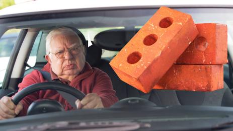 тухла кола възрастен мъж