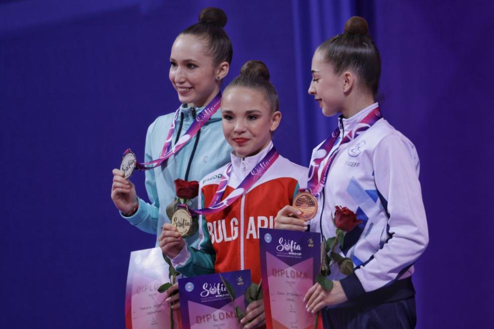 Снимка: Златен и сребърен медал за Стилияна Николова на Световната купа в София