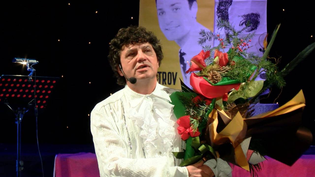 Ники Априлов