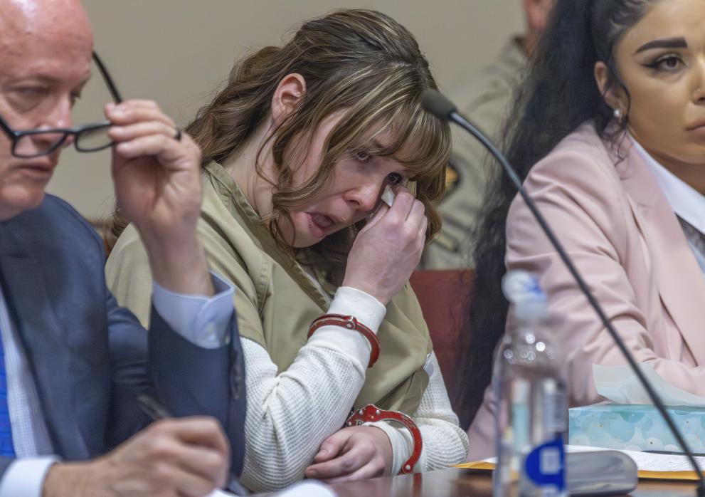 Снимка: Осъдиха оръжейничката на филма „Ръжда“ на 18 месеца затвор