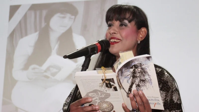 Оля Ал Ахмед рецитира стихове на майка си